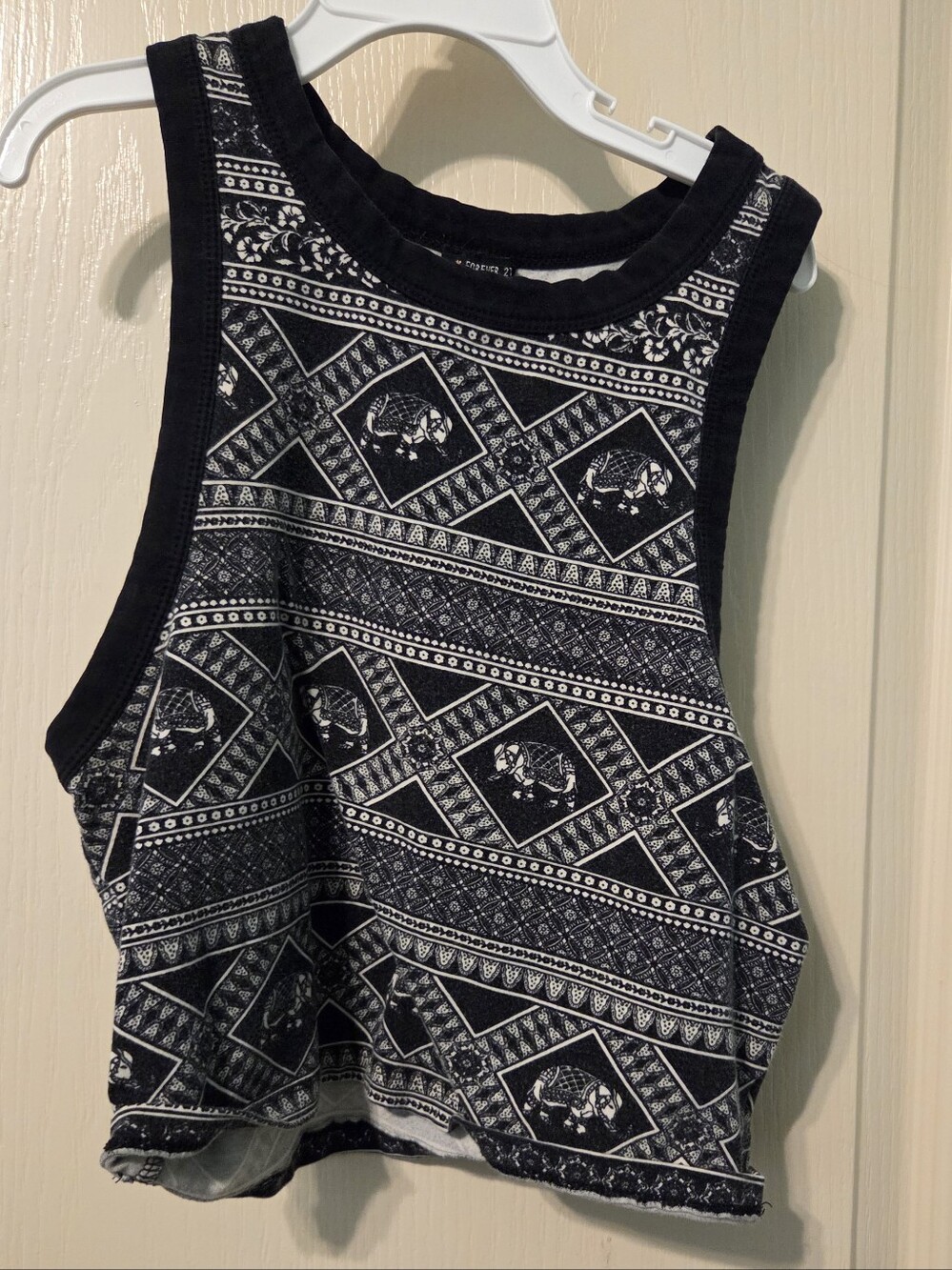 Forever 21 Black and White Geometric Print Crop Tank